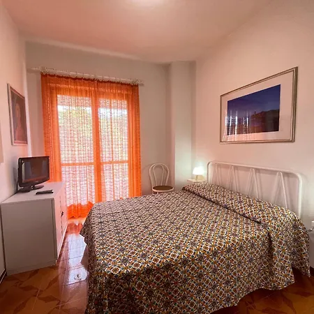Holiday home Livia - Lavinio - *